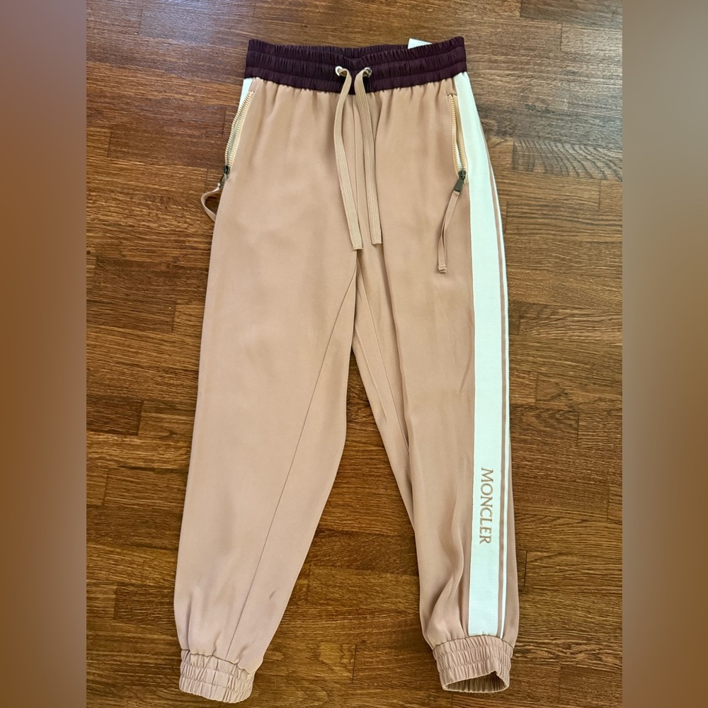 Moncler pants size 40 (S-M)
